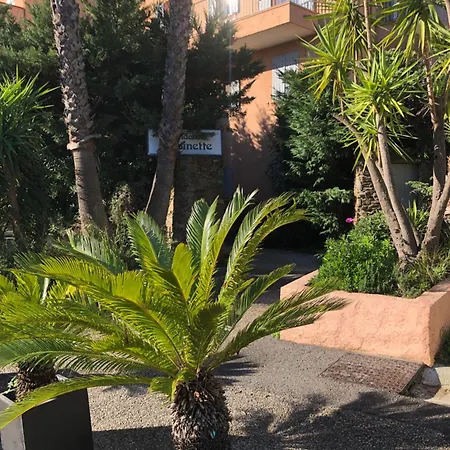 Golfe Saint Tropez Rez De Jardin Vue Piscine *