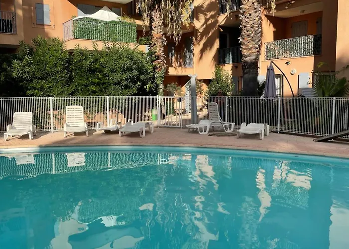 Golf Saint Tropez Rez De Jardin Vue Piscine
